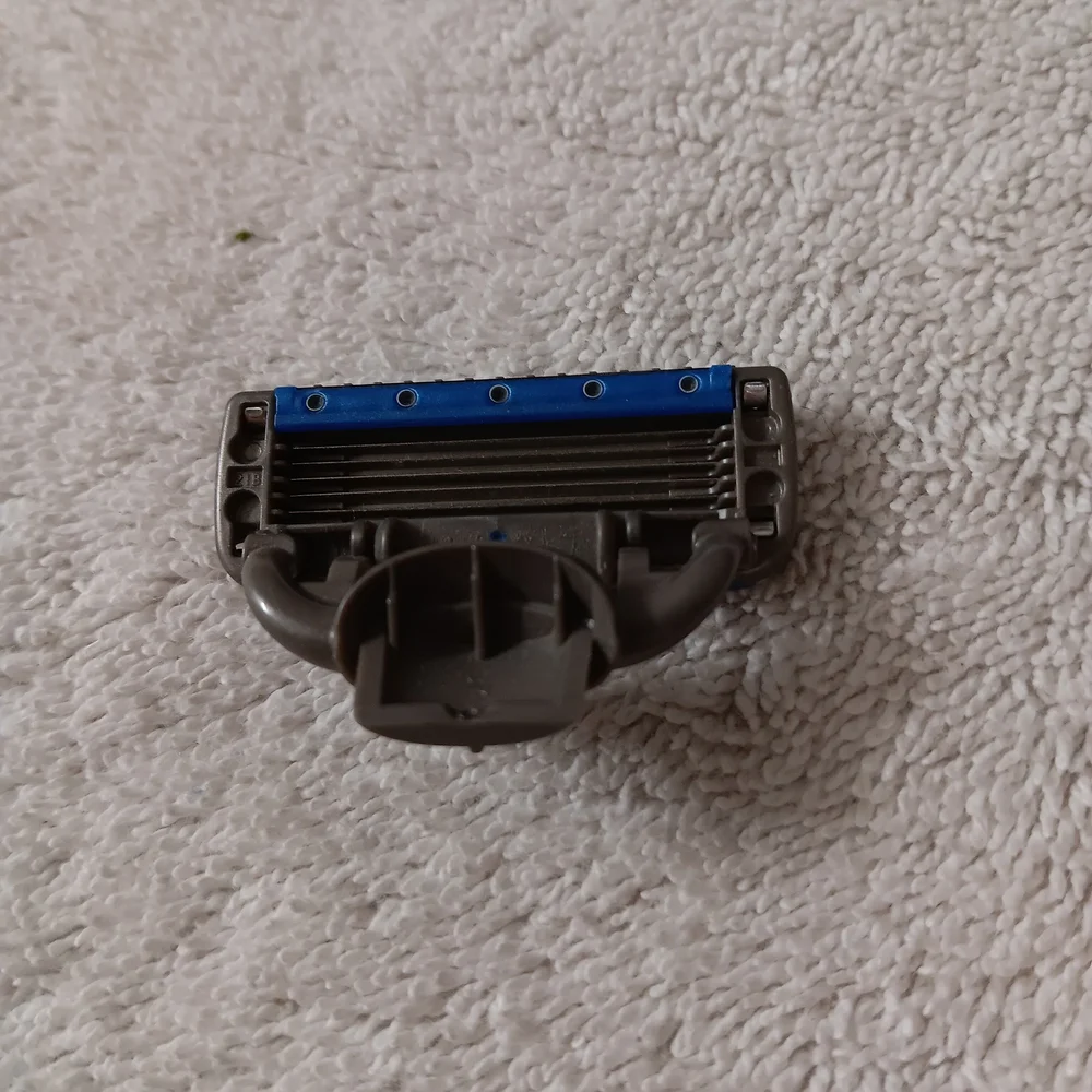 14..Blue Razor Blade Refills